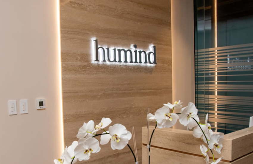 Reception with flowers in front and Humind logo